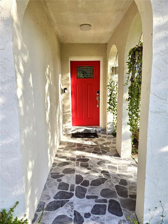 Image 2 of property listing at 11230 TAFT LANE, Seffner, FL 33584