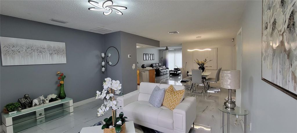 Image 4 of property listing at 11230 TAFT LANE, Seffner, FL 33584