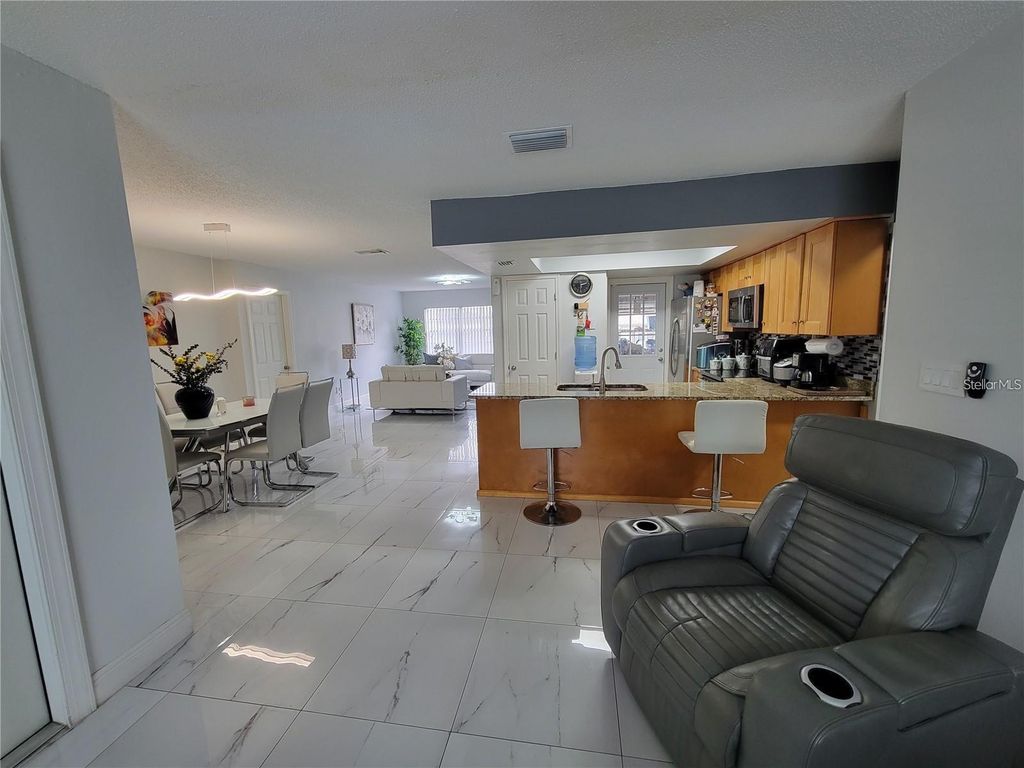 Image 5 of property listing at 11230 TAFT LANE, Seffner, FL 33584