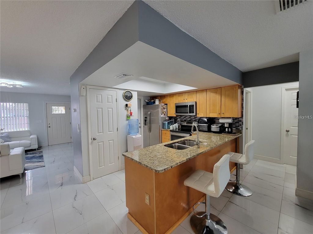 Image 7 of property listing at 11230 TAFT LANE, Seffner, FL 33584