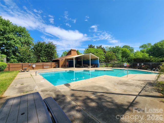 5721 Dockside Drive, Charlotte, NC 28227
