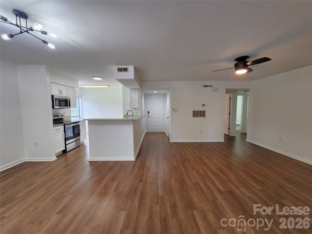 5721 Dockside Drive, Charlotte, NC 28227