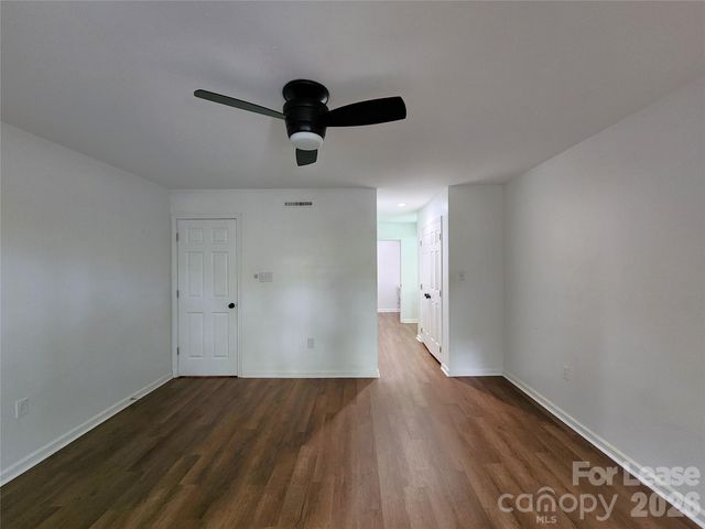 5721 Dockside Drive, Charlotte, NC 28227