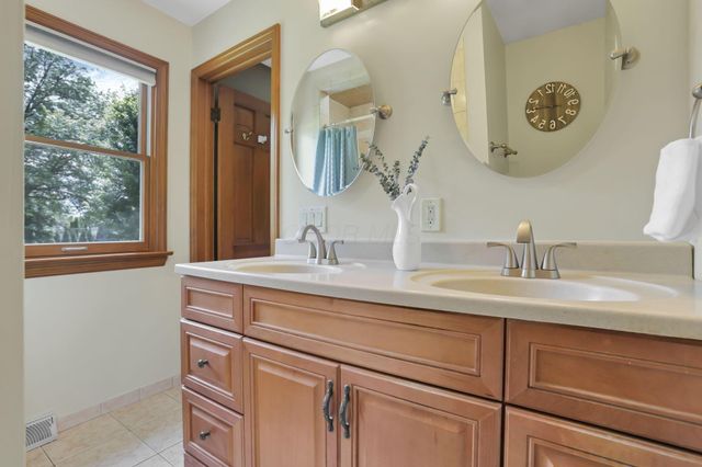 370 Heather Lane, Powell, OH 43065