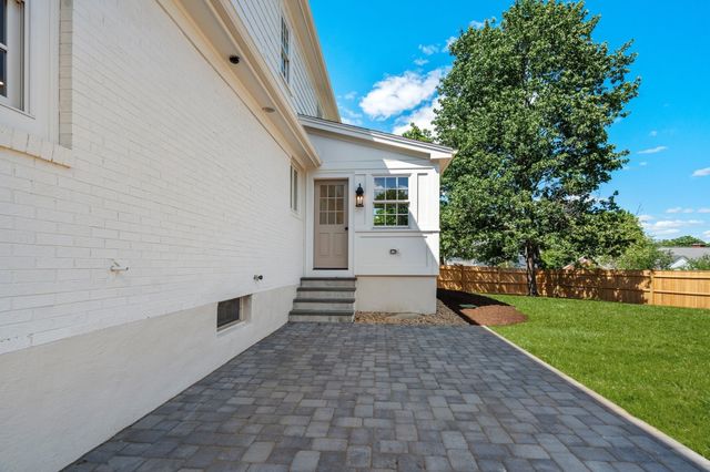 26 N Gateway, Winchester, MA 01890