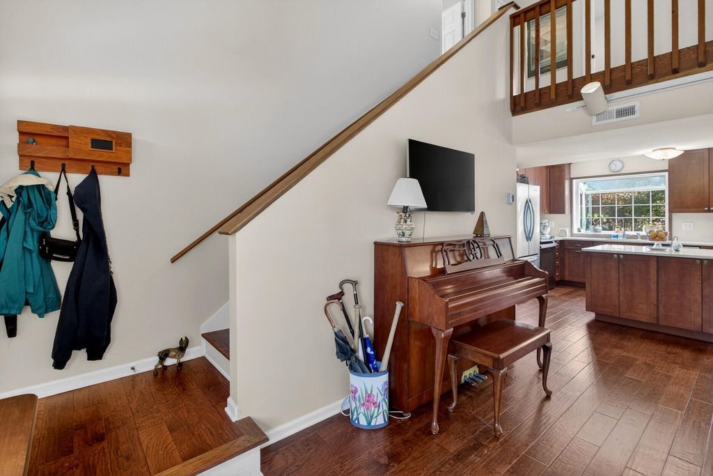 Image 10 of property listing at 1440 Oak Landing Road, Mount Pleasant, SC 29464