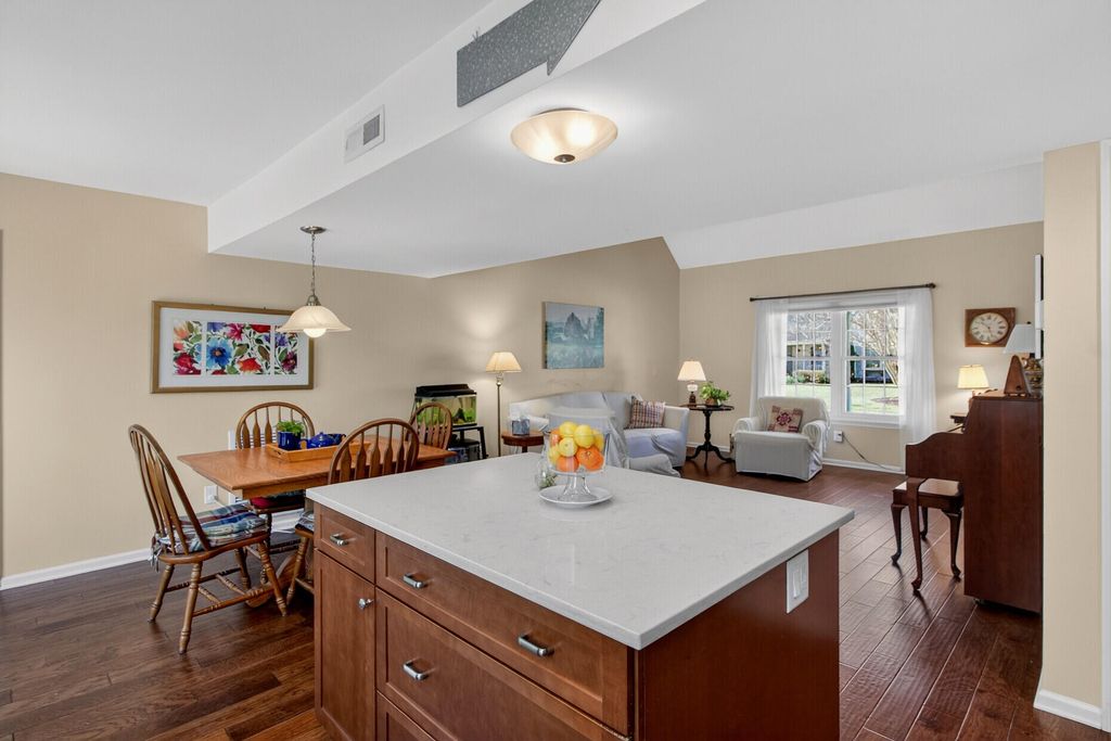 Image 12 of property listing at 1440 Oak Landing Road, Mount Pleasant, SC 29464