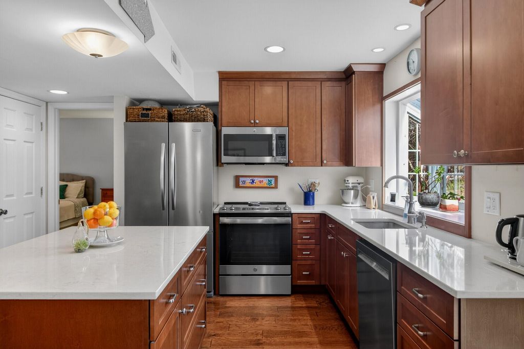 Image 14 of property listing at 1440 Oak Landing Road, Mount Pleasant, SC 29464