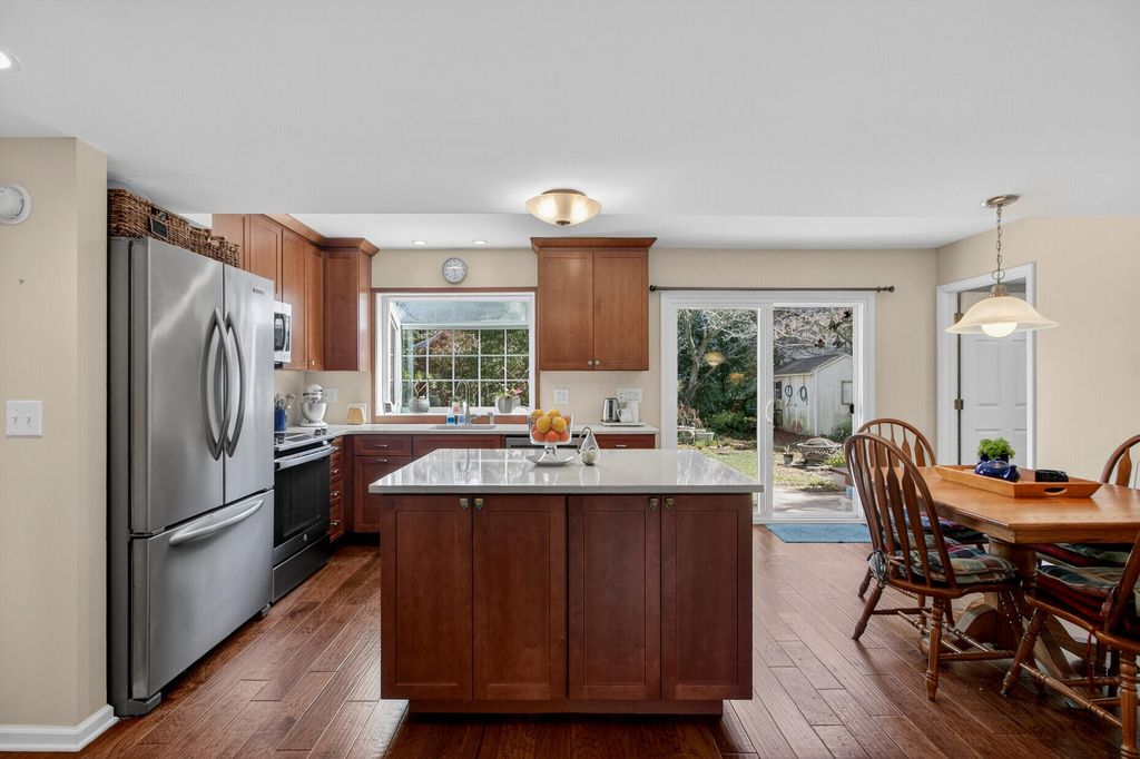 Image 15 of property listing at 1440 Oak Landing Road, Mount Pleasant, SC 29464