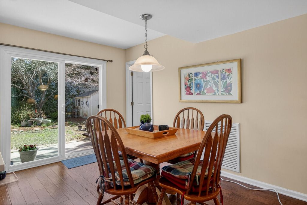 Image 16 of property listing at 1440 Oak Landing Road, Mount Pleasant, SC 29464