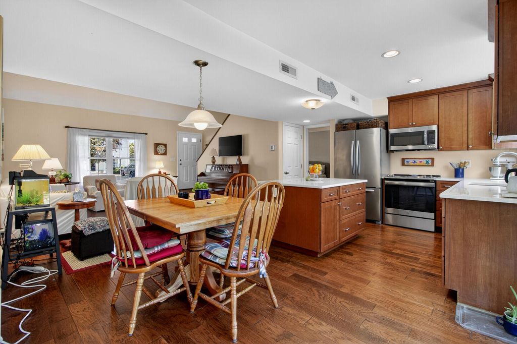 Image 17 of property listing at 1440 Oak Landing Road, Mount Pleasant, SC 29464