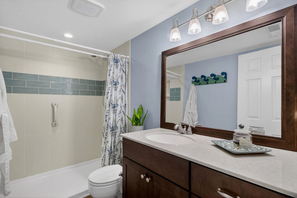 Image 21 of property listing at 1440 Oak Landing Road, Mount Pleasant, SC 29464