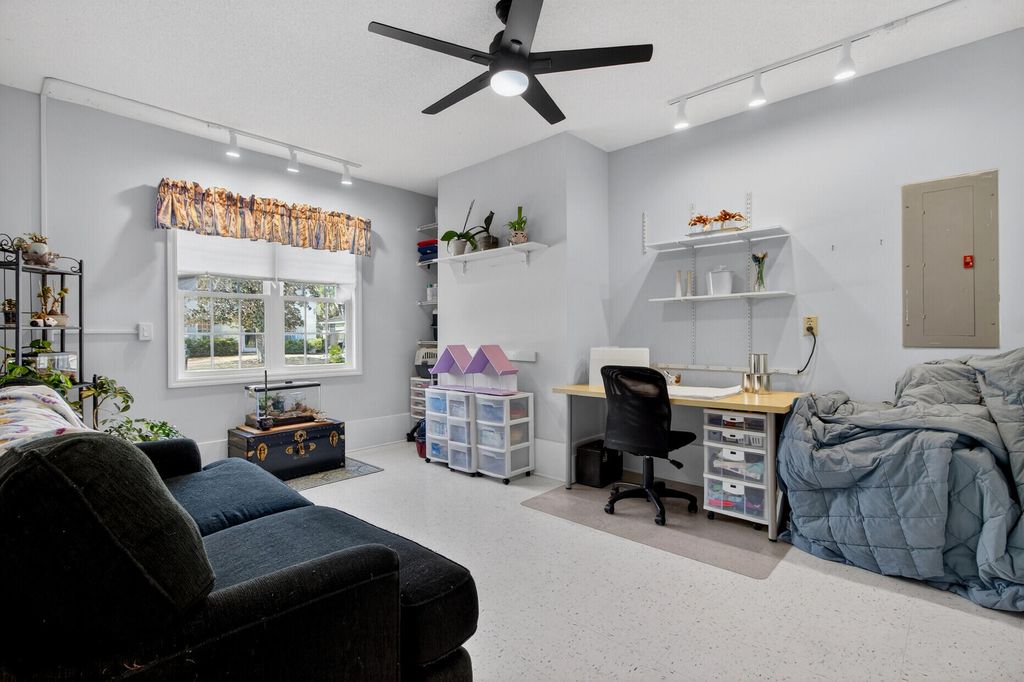 Image 34 of property listing at 1440 Oak Landing Road, Mount Pleasant, SC 29464