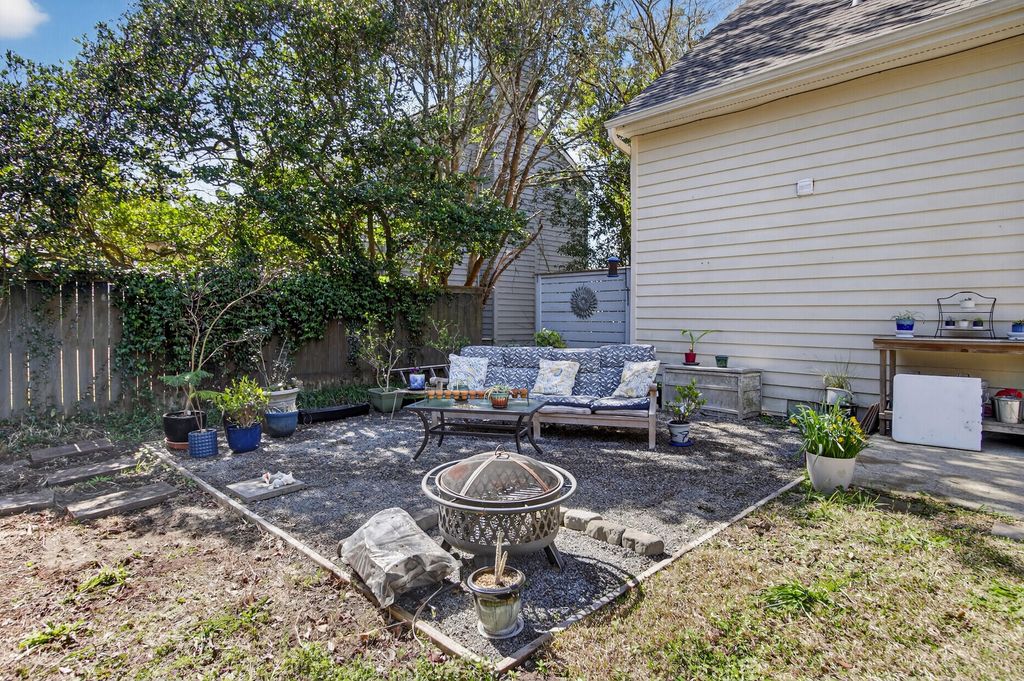 Image 39 of property listing at 1440 Oak Landing Road, Mount Pleasant, SC 29464