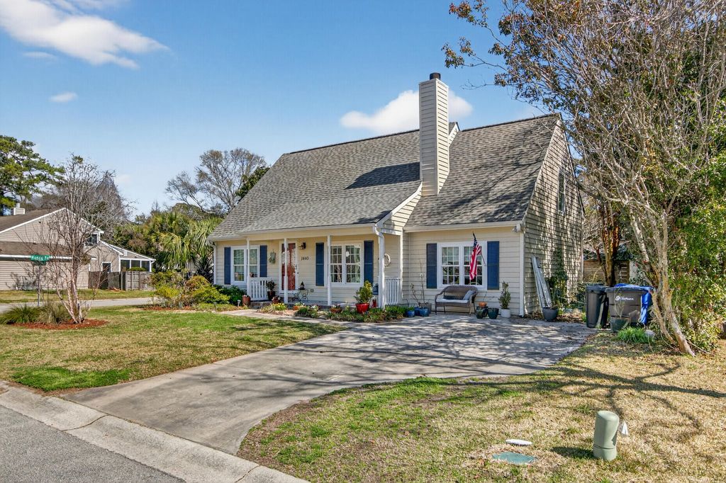 Image 4 of property listing at 1440 Oak Landing Road, Mount Pleasant, SC 29464