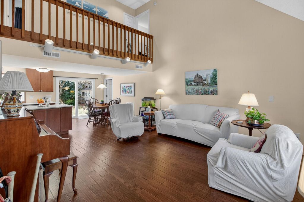 Image 8 of property listing at 1440 Oak Landing Road, Mount Pleasant, SC 29464