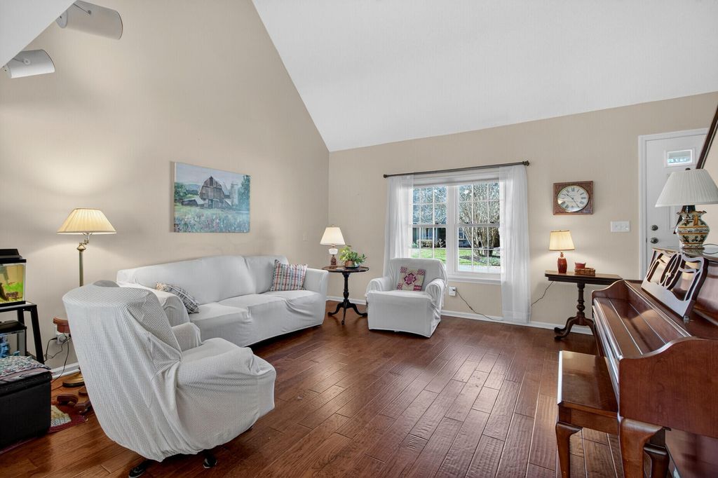 Image 9 of property listing at 1440 Oak Landing Road, Mount Pleasant, SC 29464