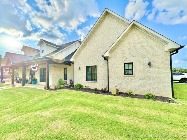 1609 E Hollow Oak Road, Stigler, OK 74462