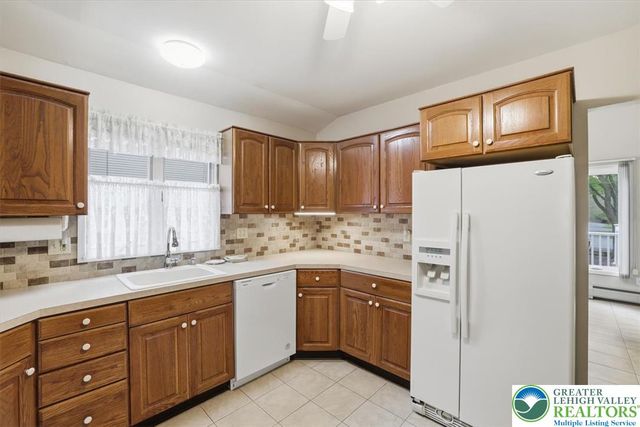 8495 Bumble Bee Way, Coolbaugh Twp, PA 18466
