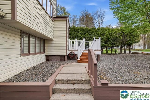 8495 Bumble Bee Way, Coolbaugh Twp, PA 18466