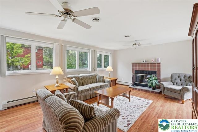 8495 Bumble Bee Way, Coolbaugh Twp, PA 18466