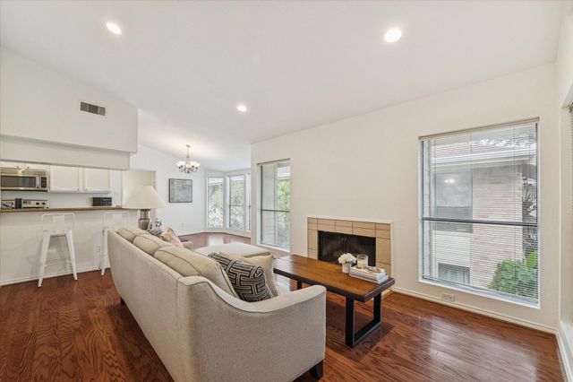 1881 Bering Drive 82, Houston, TX 77057