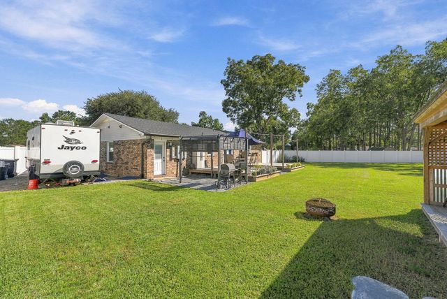 103 E Gustave Court, Summerville, SC 29486