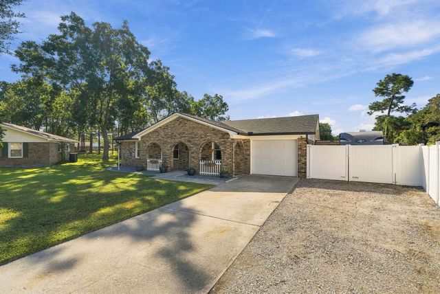 103 E Gustave Court, Summerville, SC 29486
