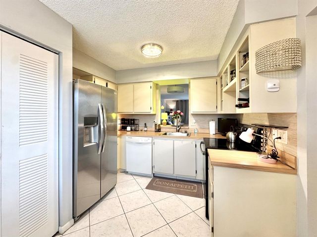 7006 Huntington Lane 306, Delray Beach, FL 33446