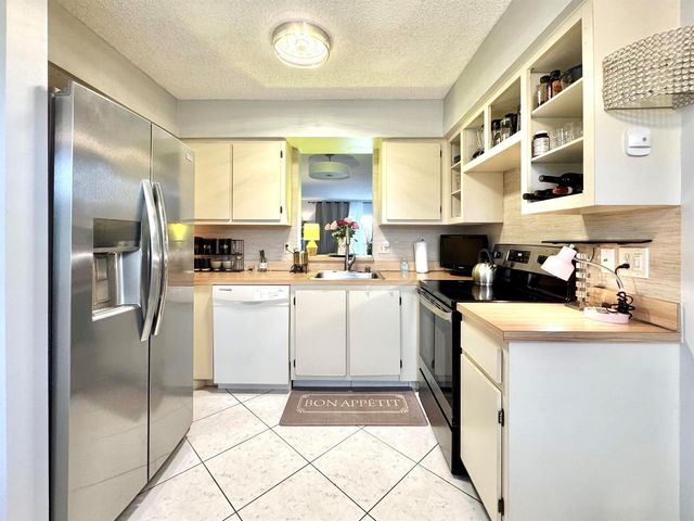 7006 Huntington Lane 306, Delray Beach, FL 33446