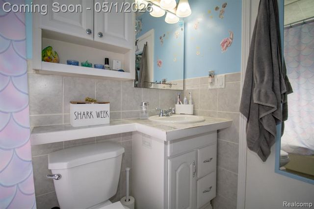 18455 Denby, Redford, MI 48240