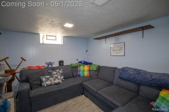 18455 Denby, Redford, MI 48240