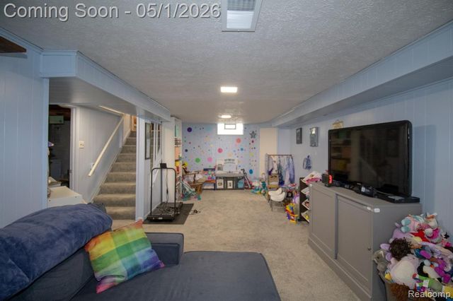 18455 Denby, Redford, MI 48240