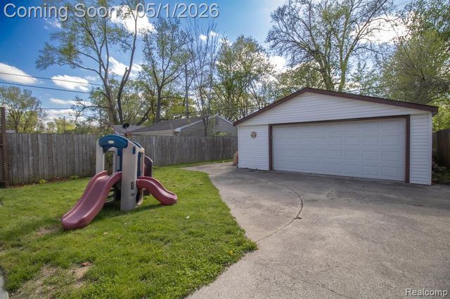 18455 Denby, Redford, MI 48240