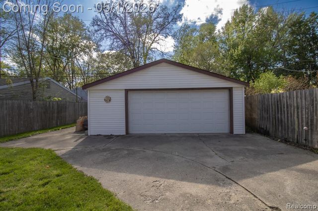 18455 Denby, Redford, MI 48240