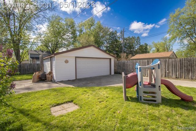 18455 Denby, Redford, MI 48240