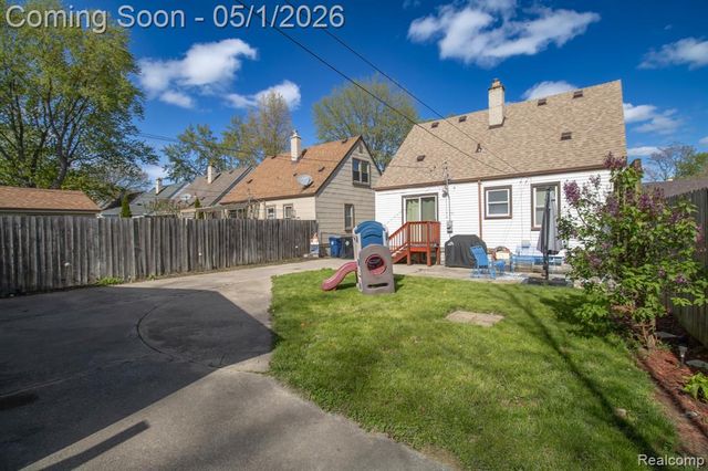 18455 Denby, Redford, MI 48240
