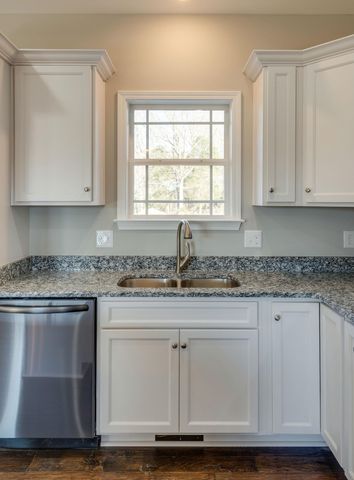 1507 Liberty Rd, Charlotte, TN 37036