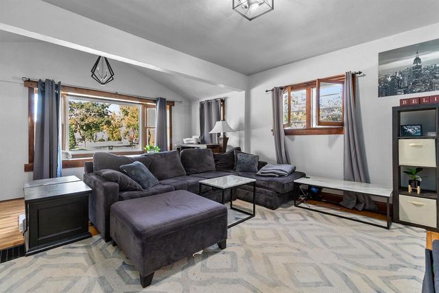 818 N DURKEE STREET, Appleton, WI 54911