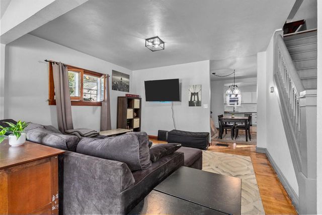 818 N DURKEE STREET, Appleton, WI 54911