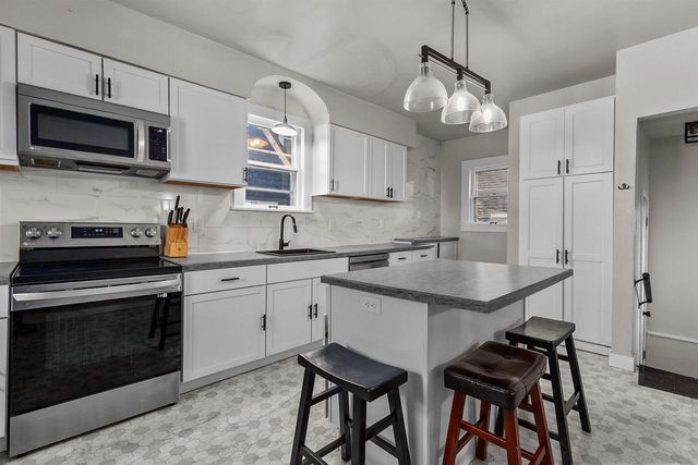 818 N DURKEE STREET, Appleton, WI 54911