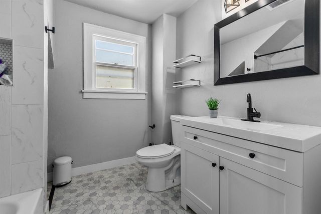 818 N DURKEE STREET, Appleton, WI 54911