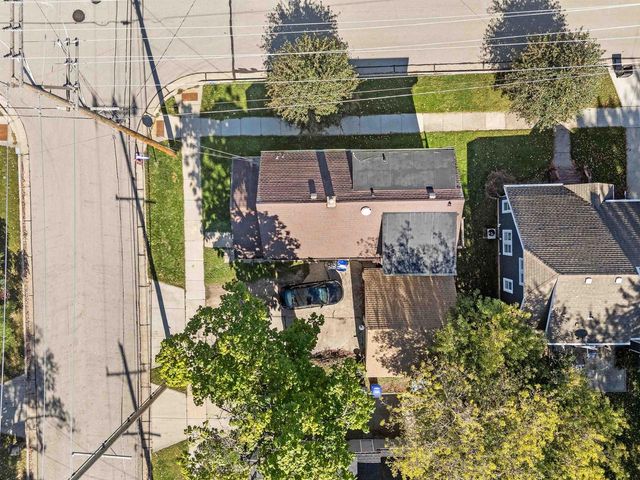 818 N DURKEE STREET, Appleton, WI 54911