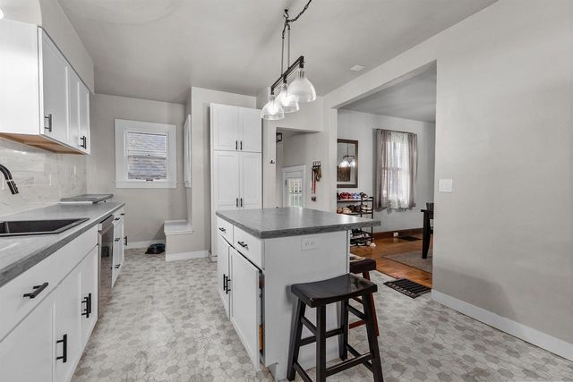 818 N DURKEE STREET, Appleton, WI 54911