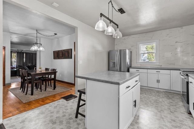 818 N DURKEE STREET, Appleton, WI 54911