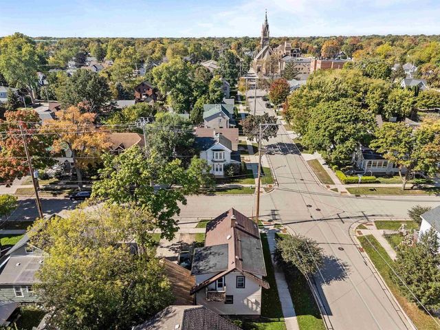 818 N DURKEE STREET, Appleton, WI 54911