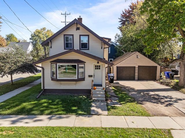 818 N DURKEE STREET, Appleton, WI 54911