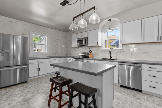 818 N DURKEE STREET, Appleton, WI 54911