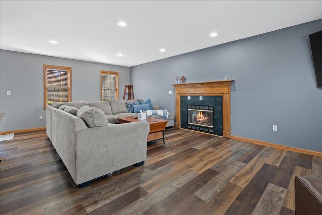 504 Fairview CIRCLE, Waterford, WI 53185