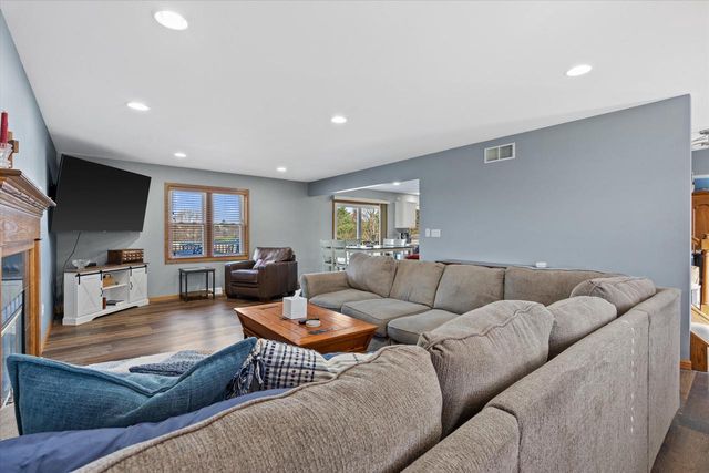 504 Fairview CIRCLE, Waterford, WI 53185